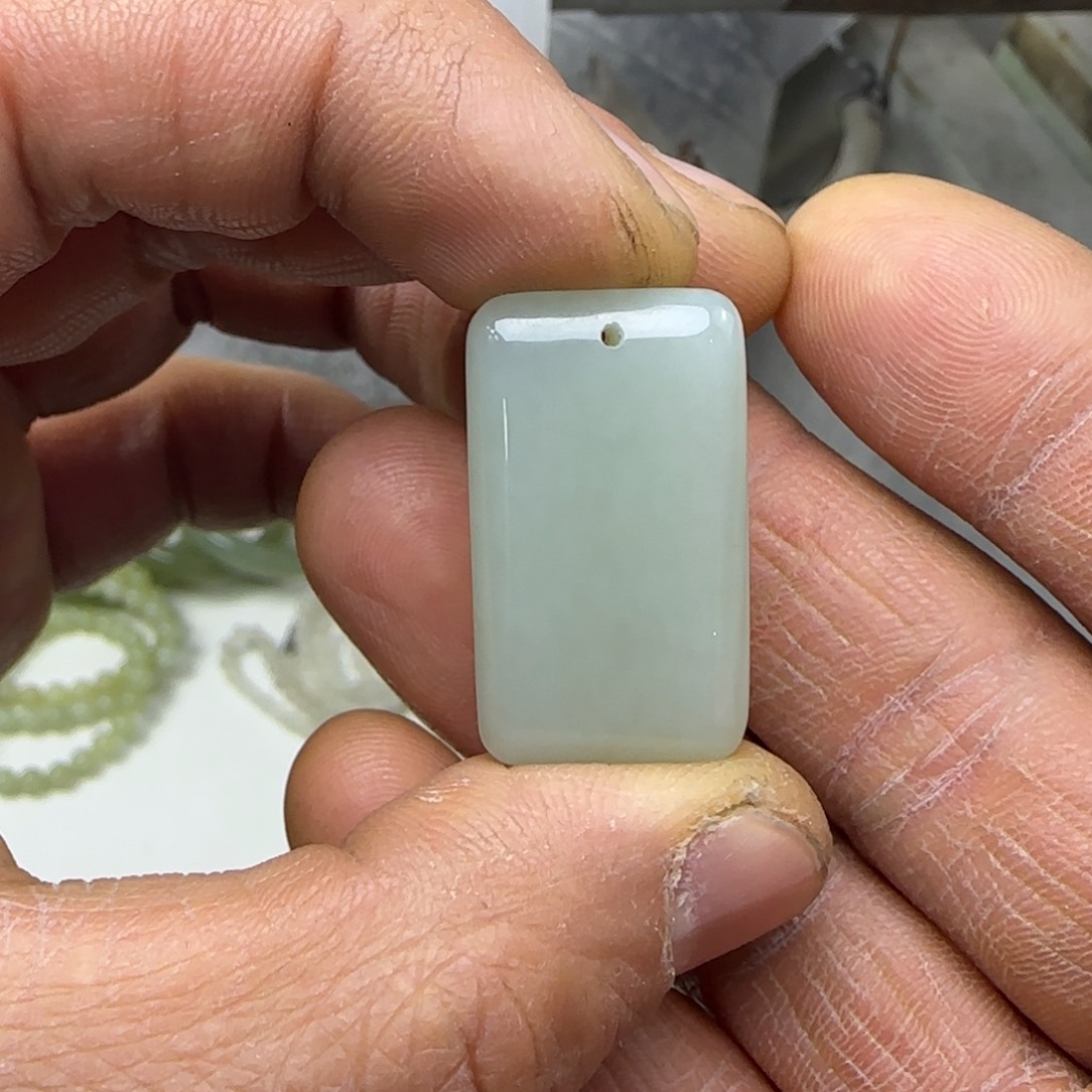 和田玉未镶嵌颈饰且末