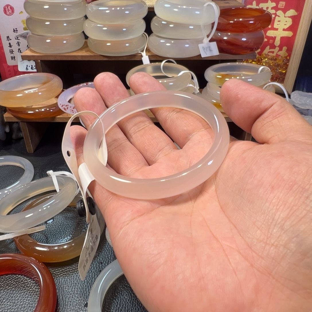 帅***克手镯玛瑙/玉髓未镶嵌