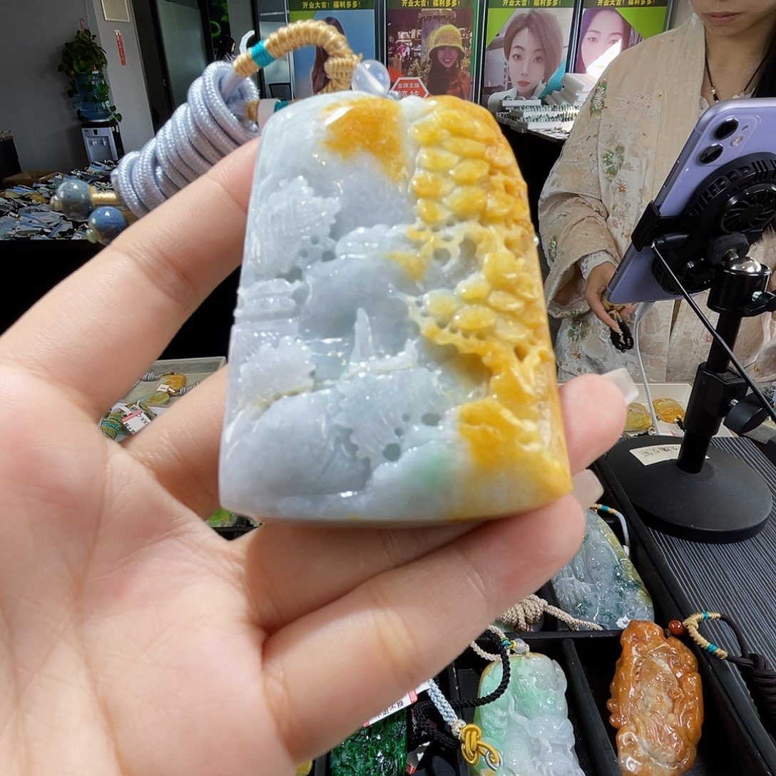 颈饰未镶嵌翡翠一