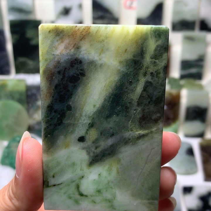 *****独山玉未镶嵌颈饰