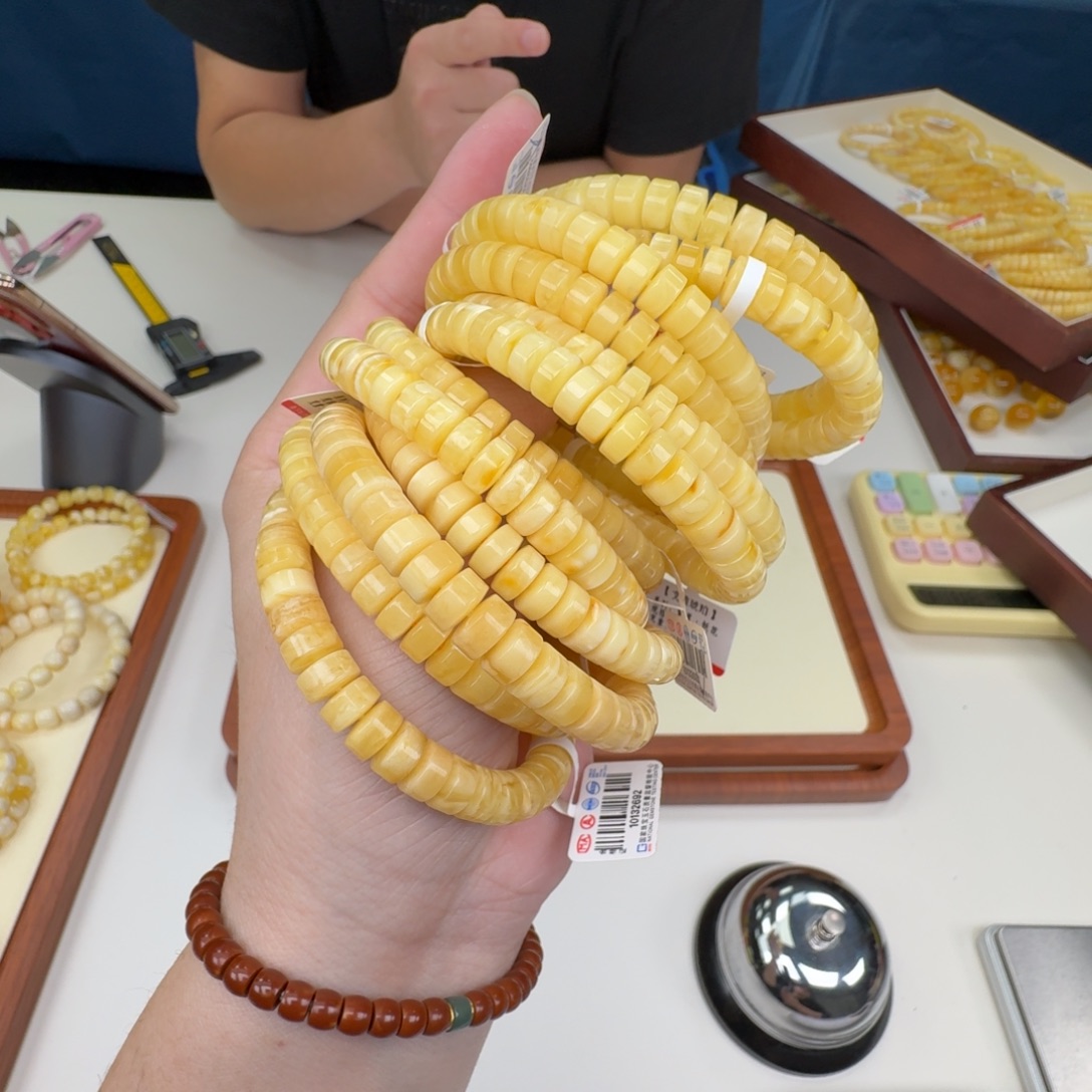 琥珀未镶嵌手链多样性发其一