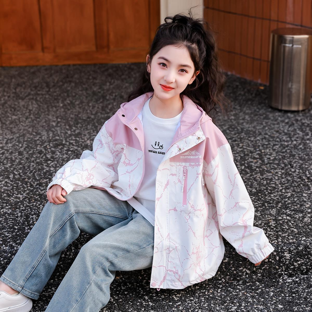 女童外套2025新款洋气女孩秋装上衣学生秋季冲锋衣休闲连帽儿童潮