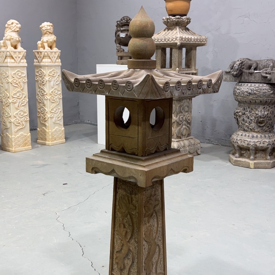 黑青石材质石灯一件