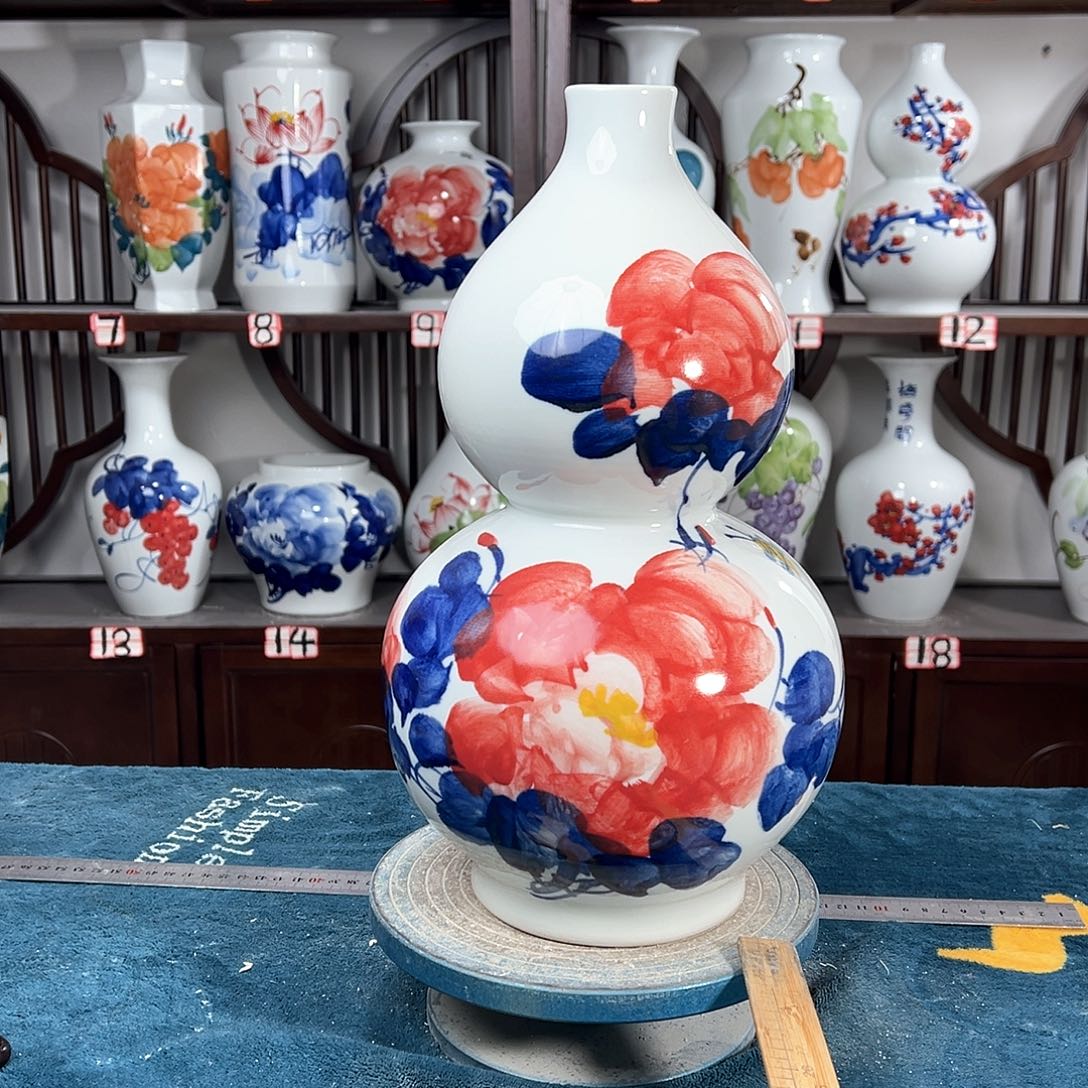 摆件景德镇陶瓷葫红牡