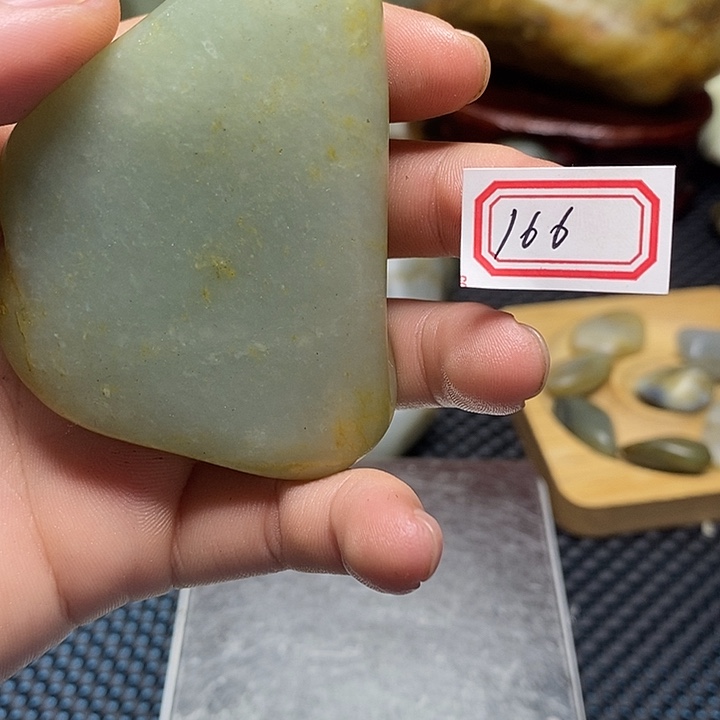 温***玉和田玉（糖玉）未镶嵌挂件166