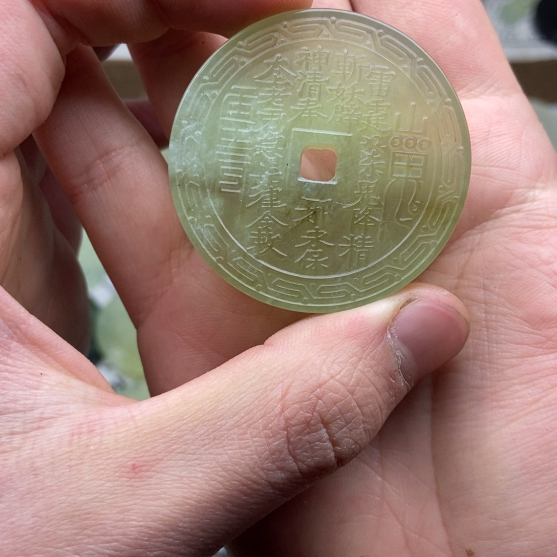 蛇纹石玉颈饰未镶嵌小**场