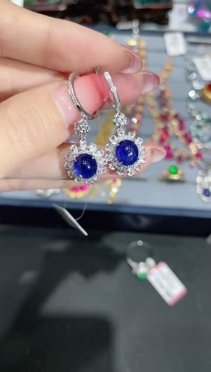 18K金镶嵌天然蓝宝石耳饰耳扣