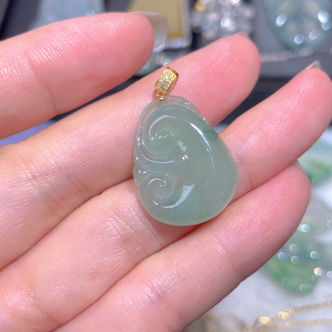 翡翠18K金镶嵌颈饰翡翠