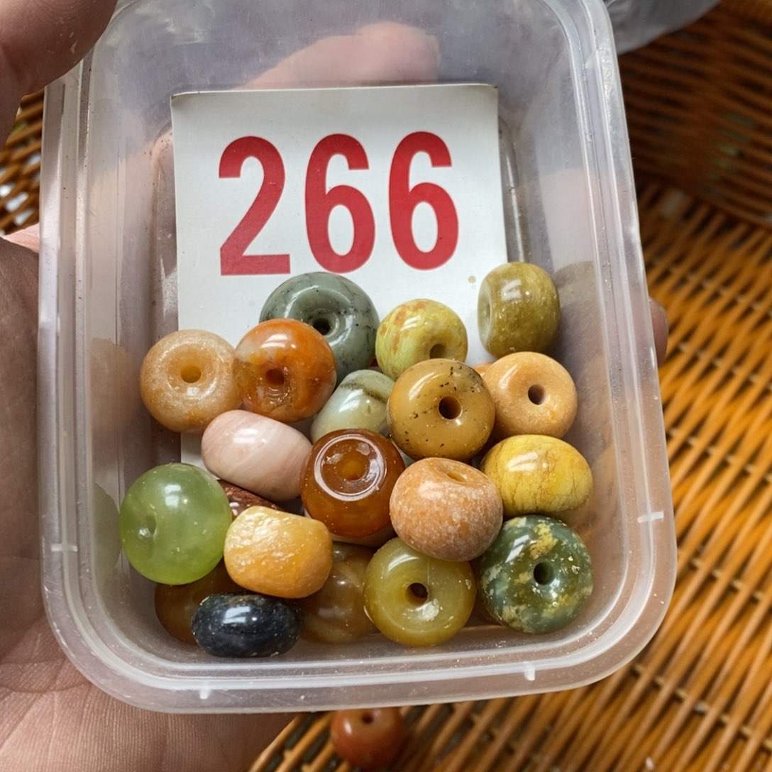 蛇纹石玉挂坠未镶嵌