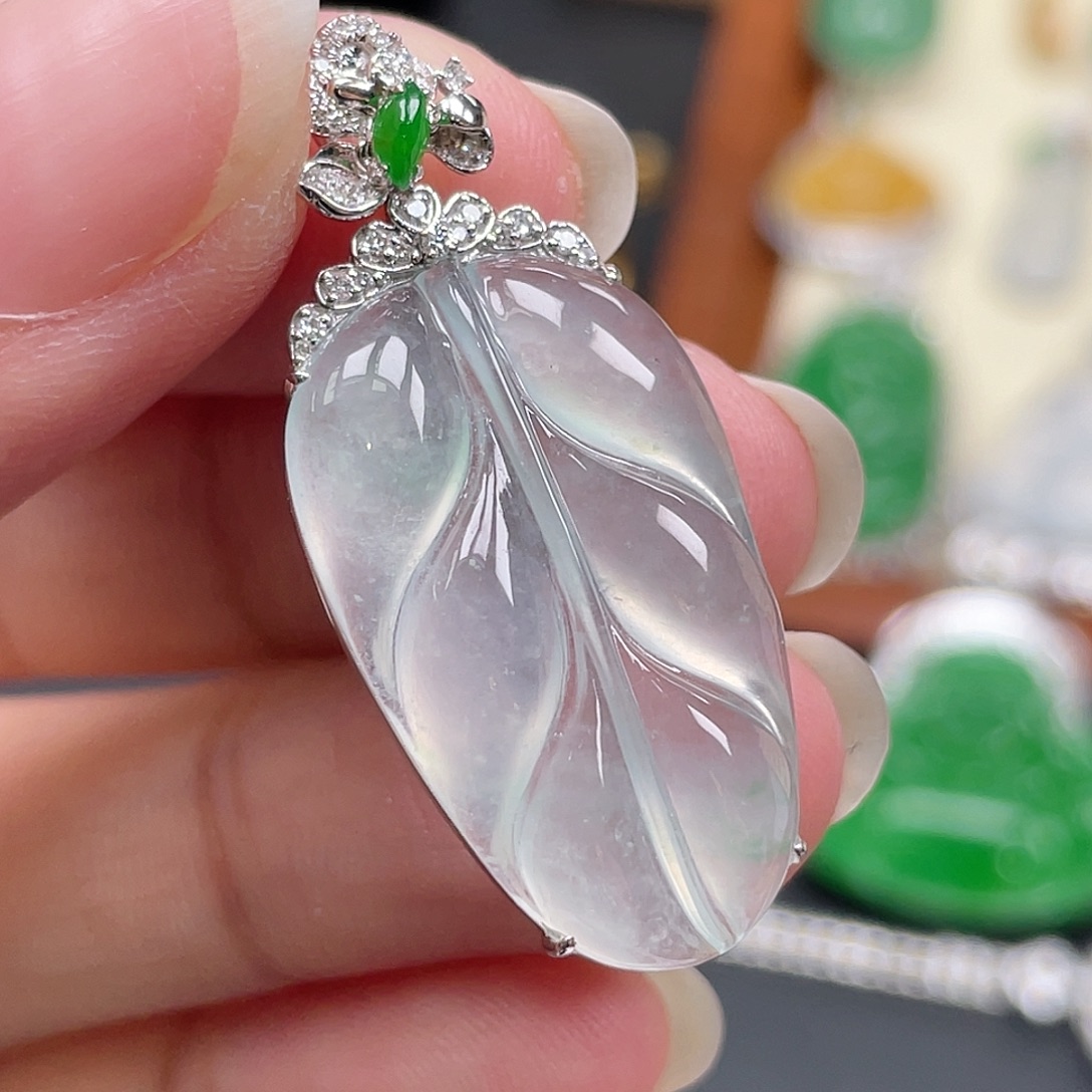 翡翠18K金镶嵌颈饰高冰叶子