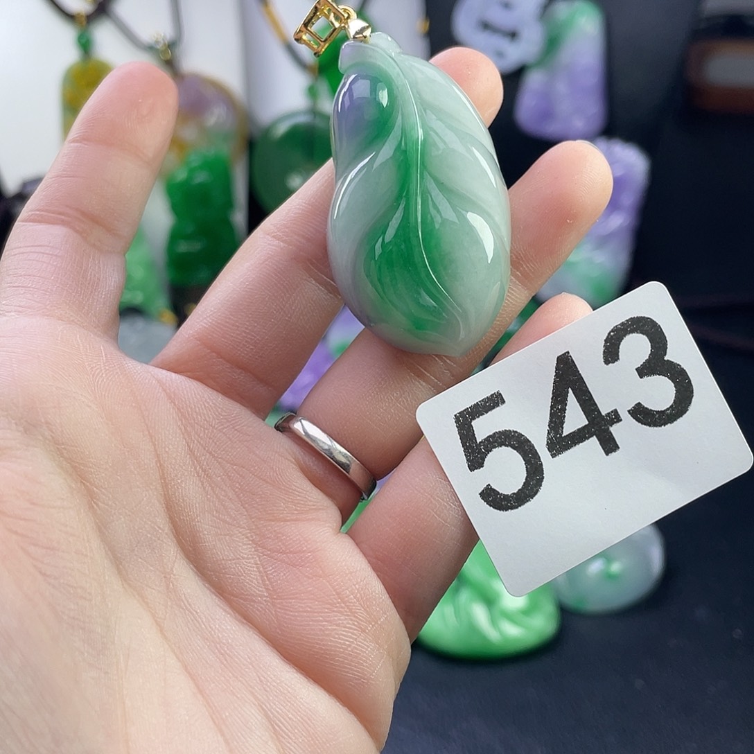 翡翠未镶嵌吊坠(赠链)