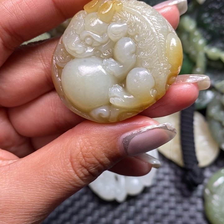 和田玉颈饰未镶嵌