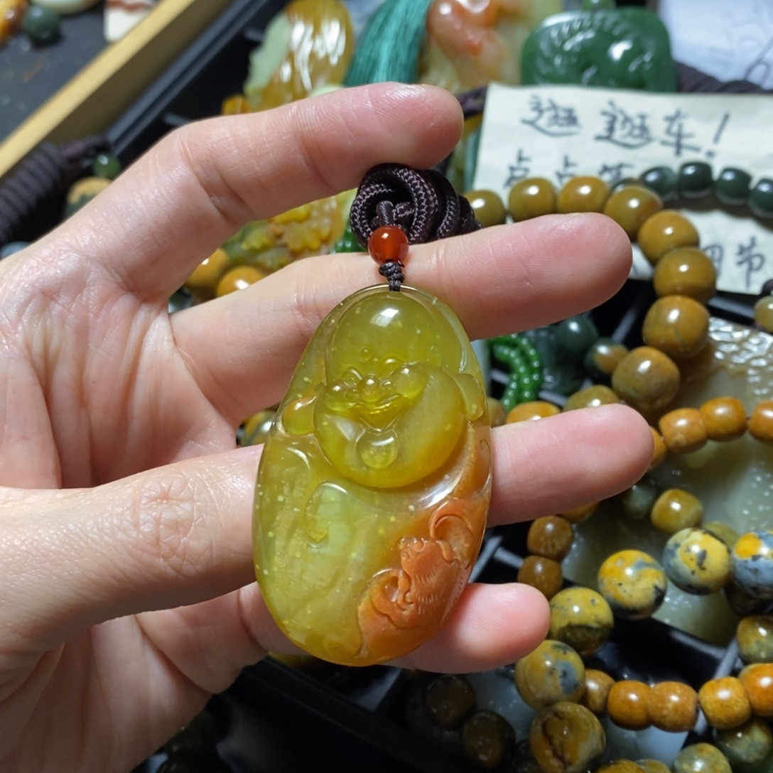 蛇纹石玉未镶嵌颈饰