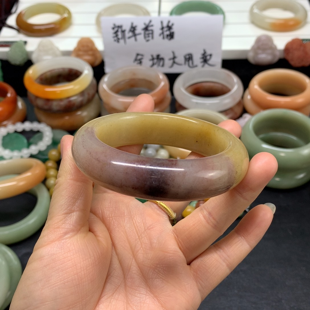 石英质玉手镯未镶嵌