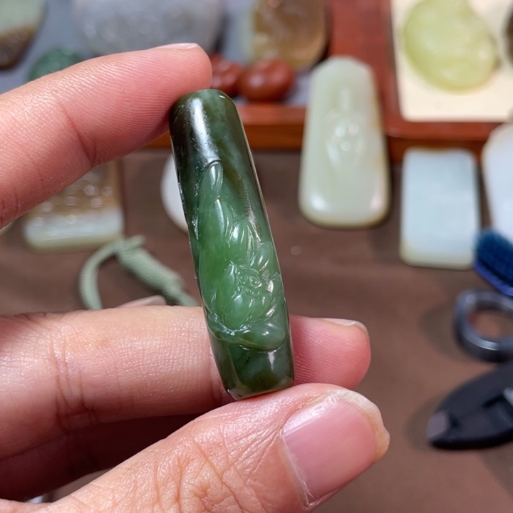 颈饰未镶嵌和田玉阿*雷