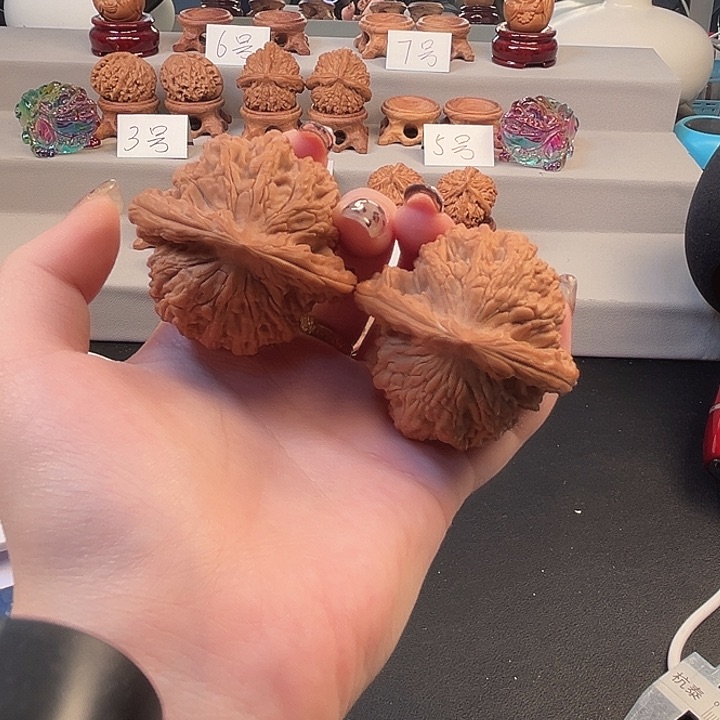 桃核把件堂上粗筋虎头