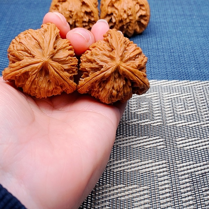 小***寶吊坠文玩核桃三棱