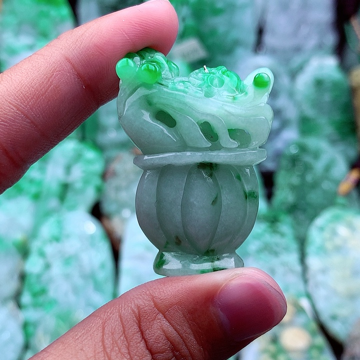 翡翠吊坠(不含链)未镶嵌