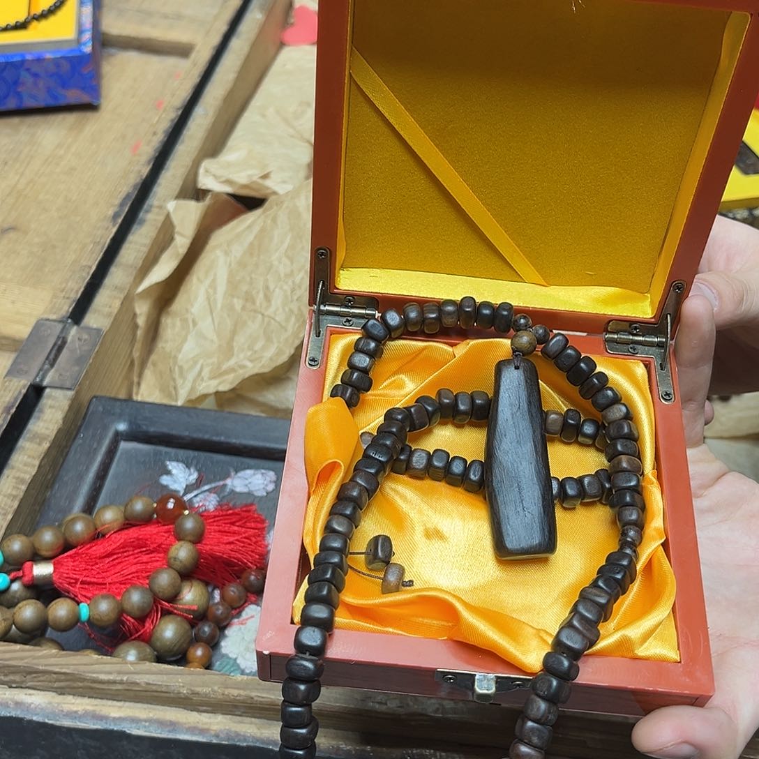 大叶紫檀（黑酸枝木类）