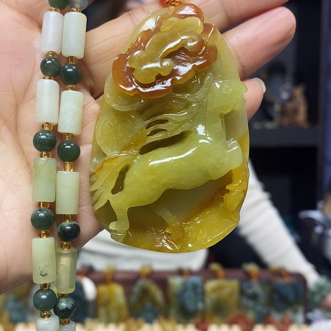 未镶嵌岫玉挂件吊坠