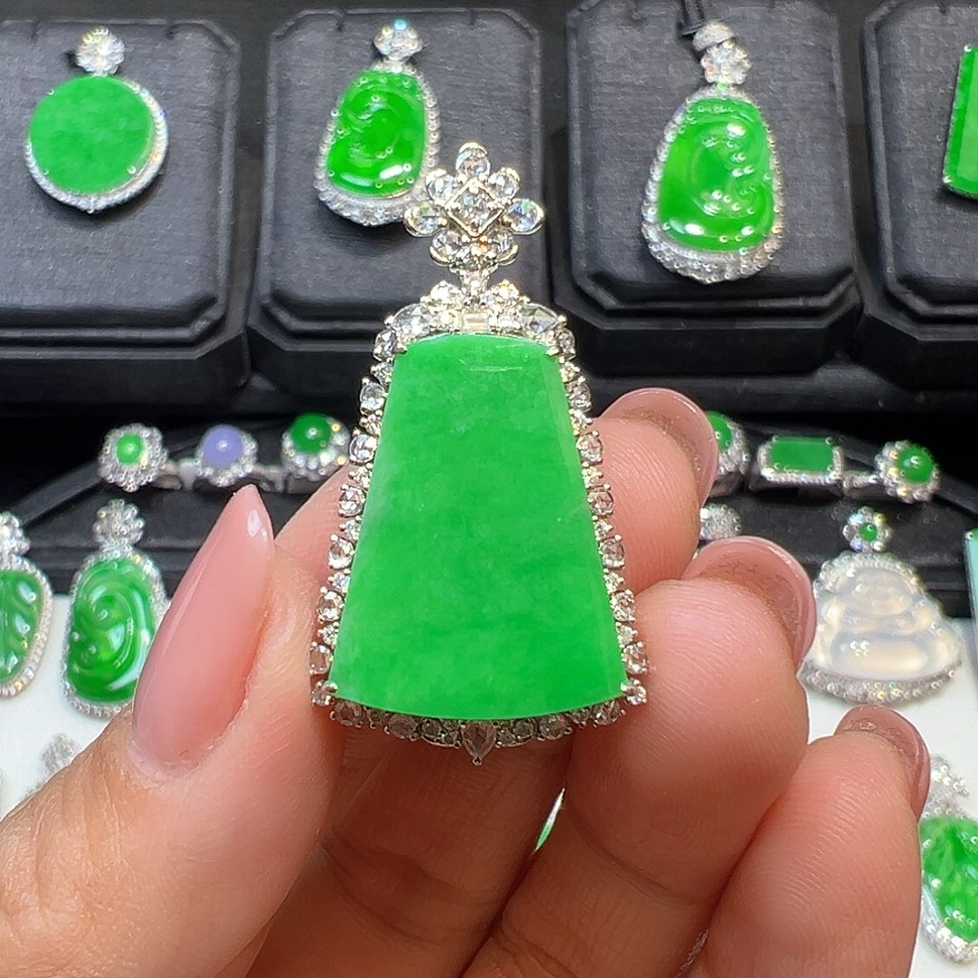 翡翠颈饰18K金镶嵌收到货48小时鉴赏期