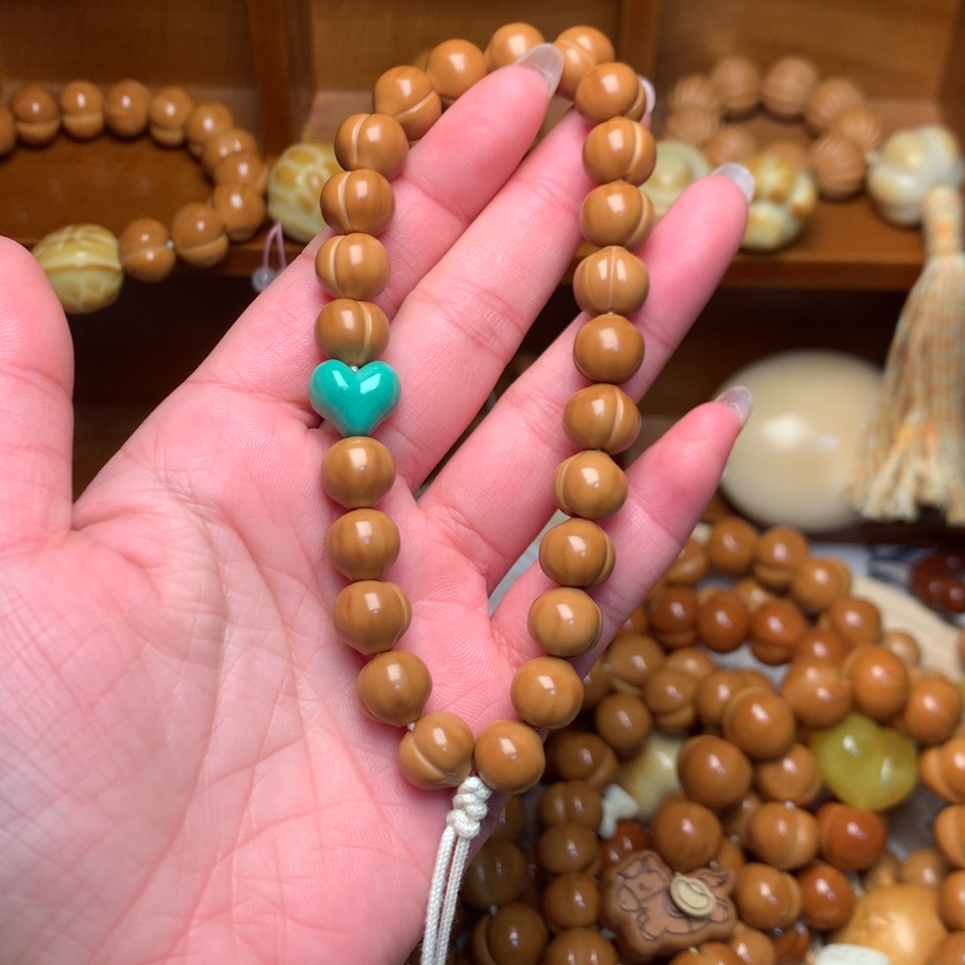 猴头核桃把件10屁桃手持爱心