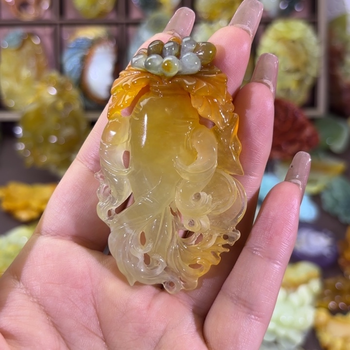 未镶嵌蛇纹石玉颈饰烟****梦
