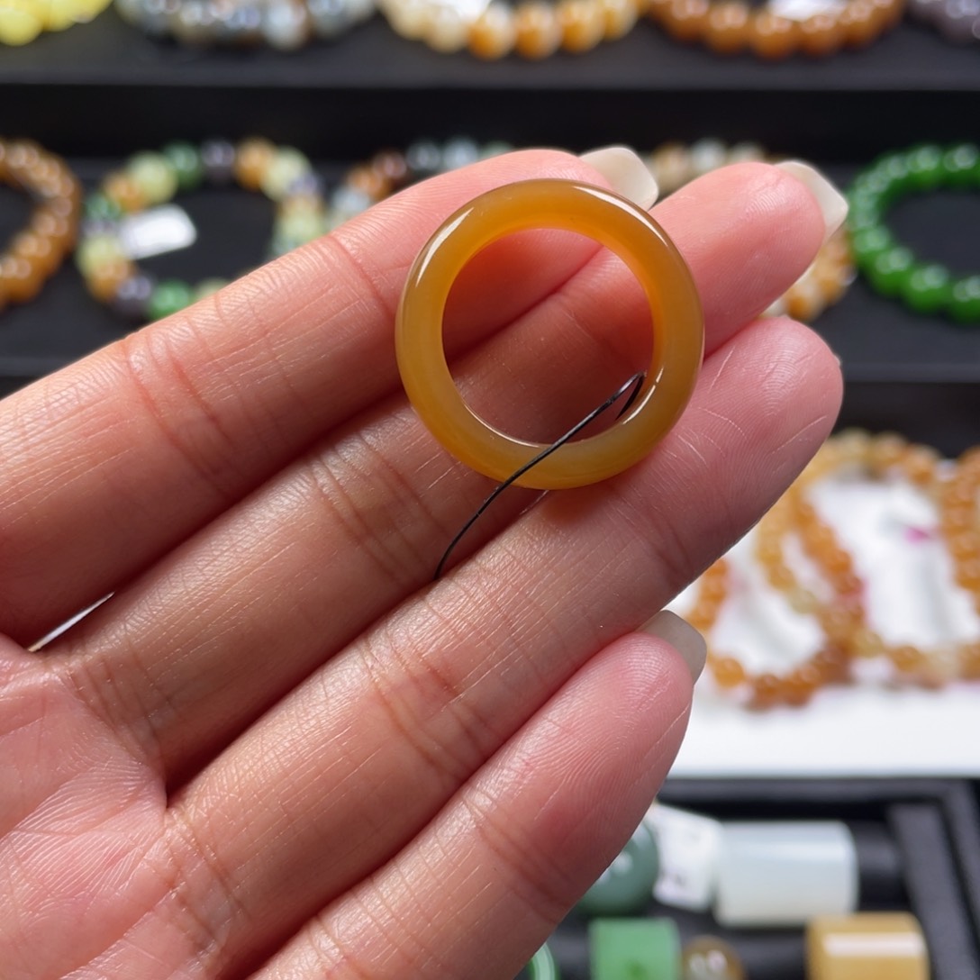 未镶嵌戒指和田玉