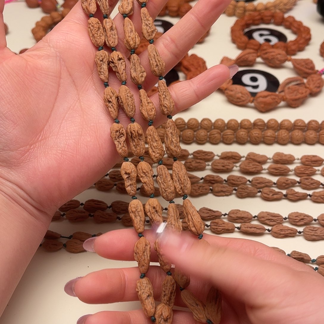 陆***一文玩核桃吊坠异形脖挂