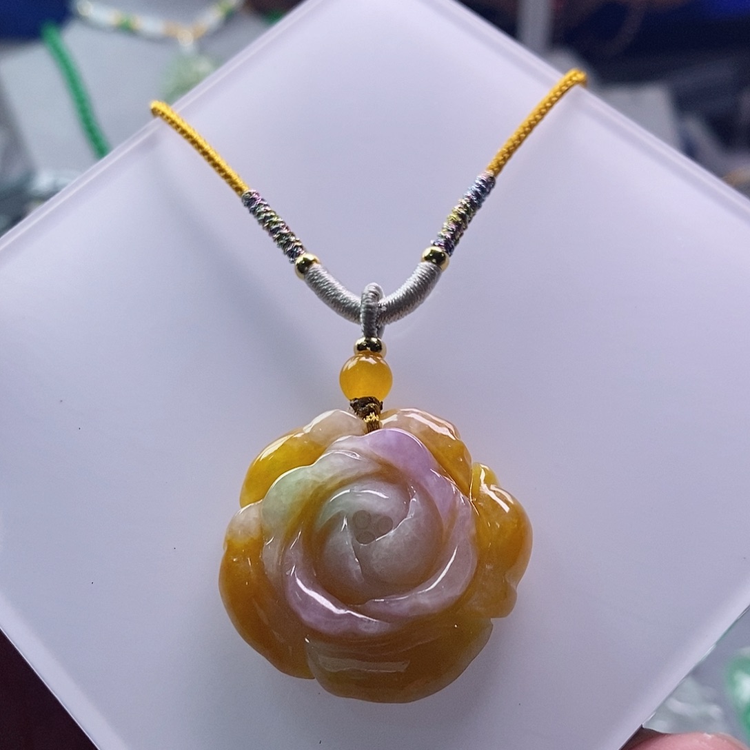 翡翠未镶嵌吊坠(赠链)