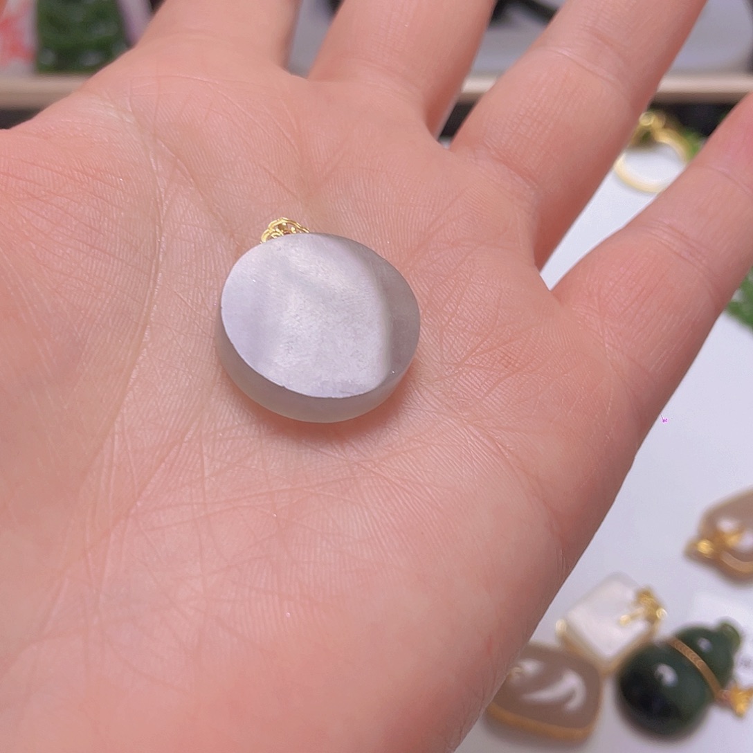 和田玉颈饰18K金镶嵌衡****菡