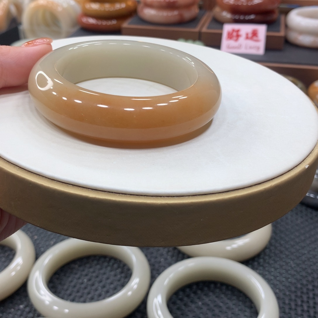 石英岩玉钛钢手镯