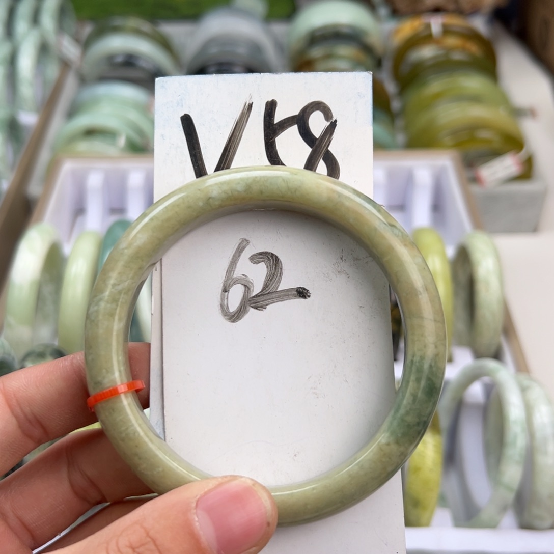 岫玉手镯未镶嵌天然岫玉