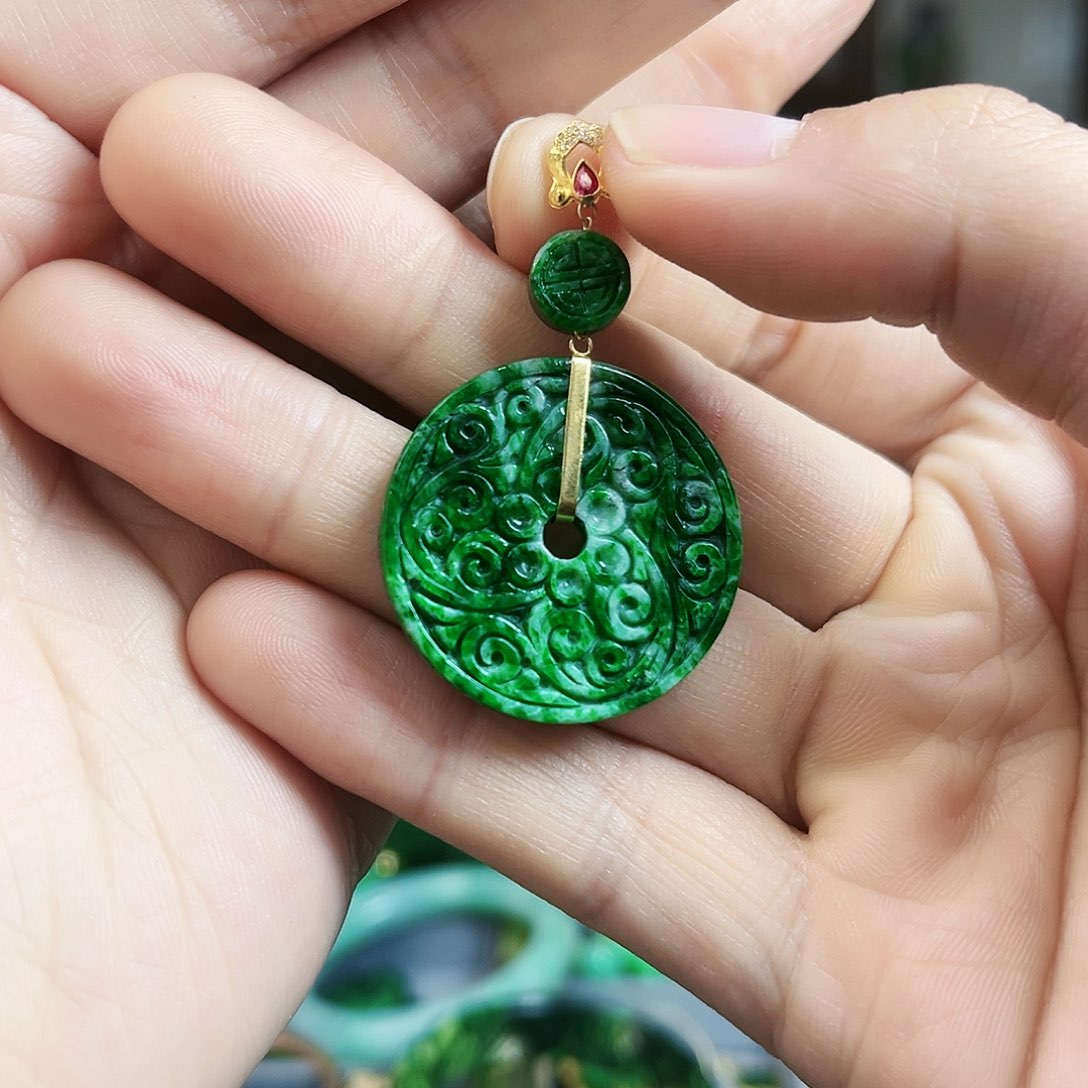 翡翠颈饰18K金镶嵌吊坠