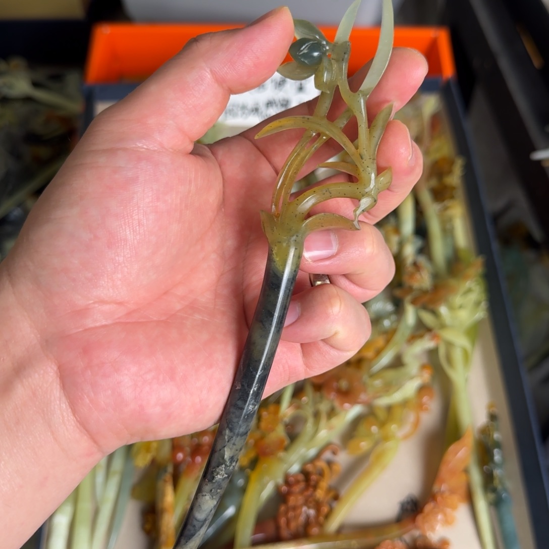 岫玉发簪未镶嵌………………………………