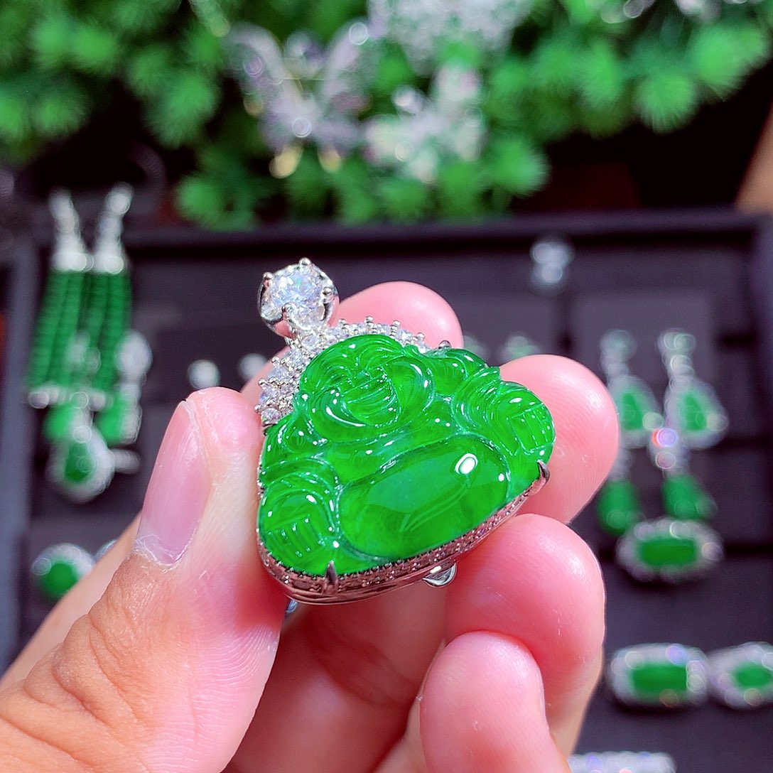 颈饰未镶嵌翡翠天然