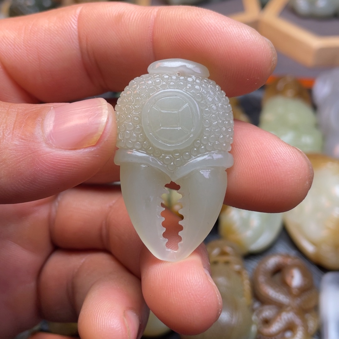 和田玉未镶嵌颈饰