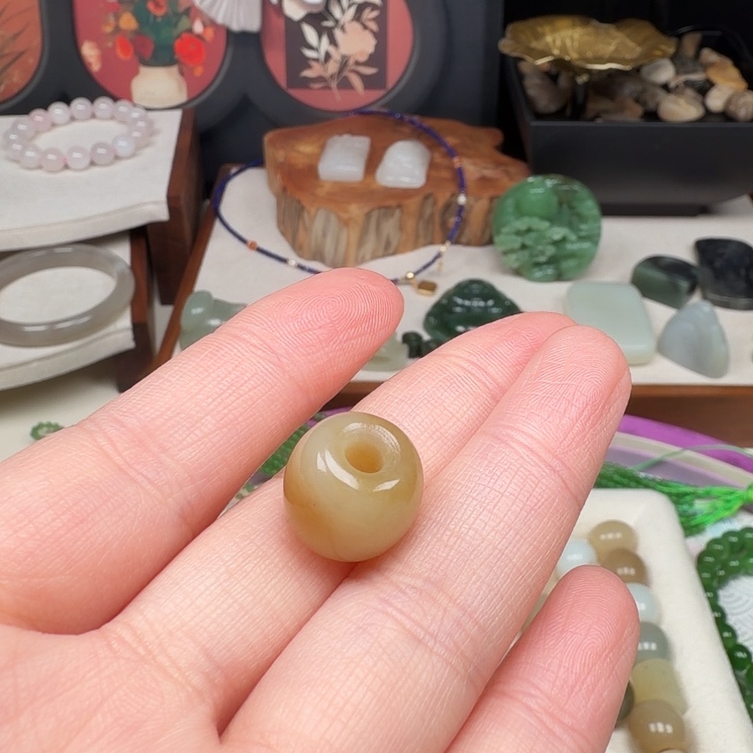 七***月和田玉（糖玉）未镶嵌颈饰