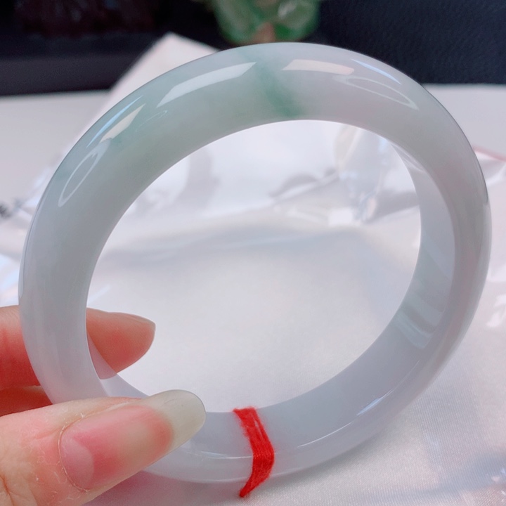 翡翠手镯未镶嵌60圈
