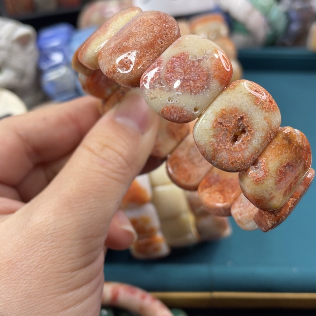 未镶嵌手镯硅化玉