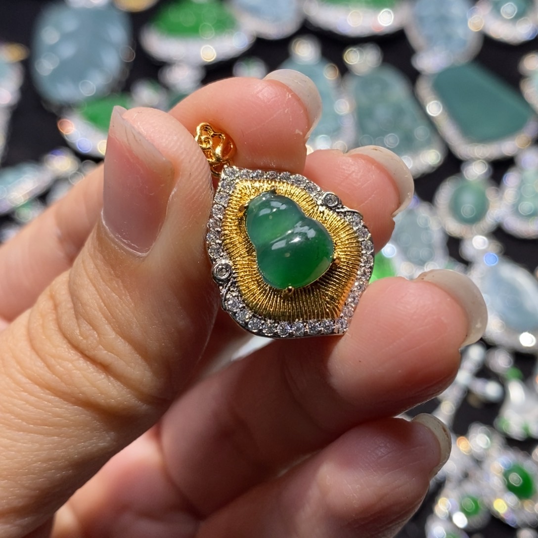 翡翠未镶嵌颈饰翡翠