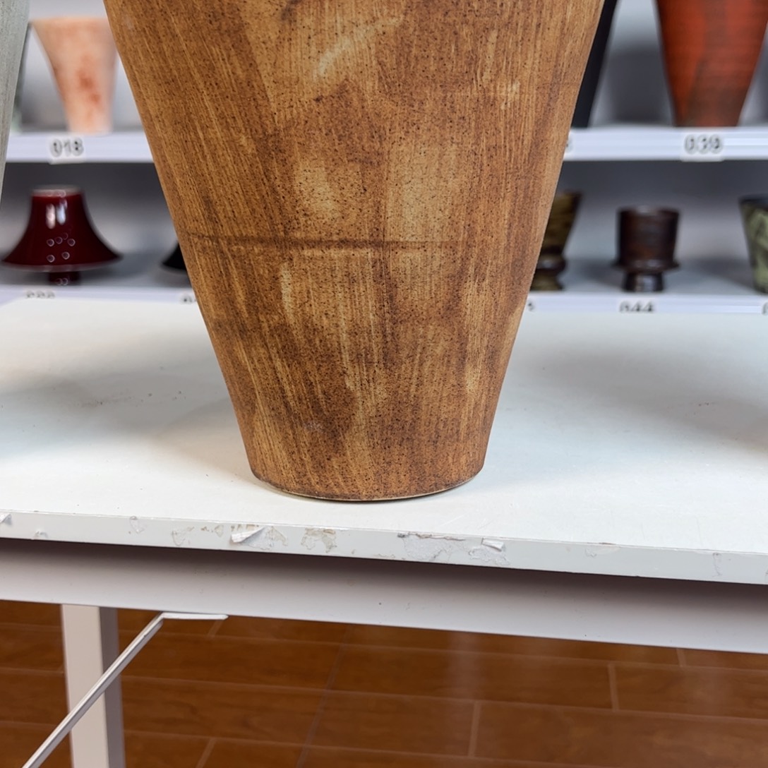 沈***.景德镇手工花盆有孔