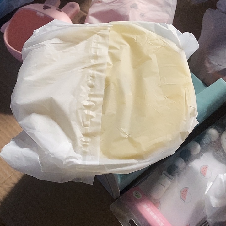 黄色的新的蒸糕模具