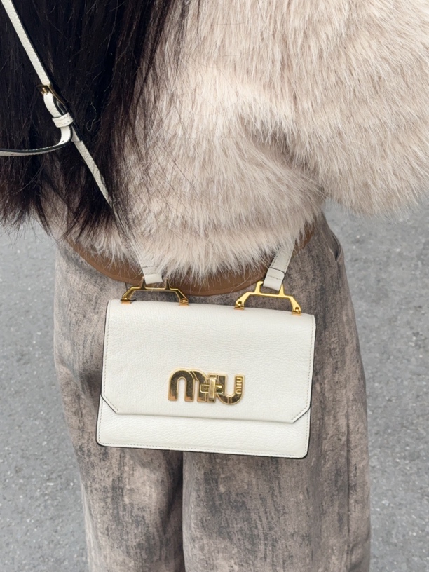 95新 MIU MIU/缪缪 缪缪斜挎包