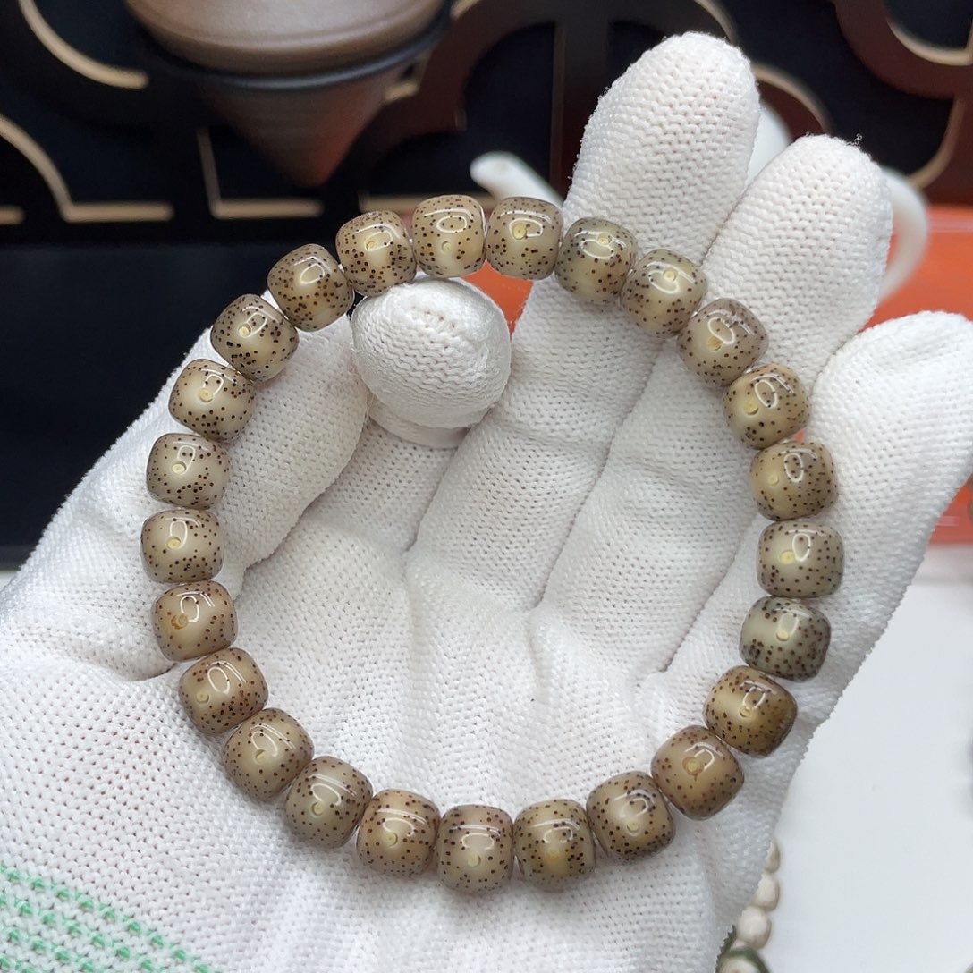 小***田星月菩提吊坠03。9/8粉冰通体留白一线天