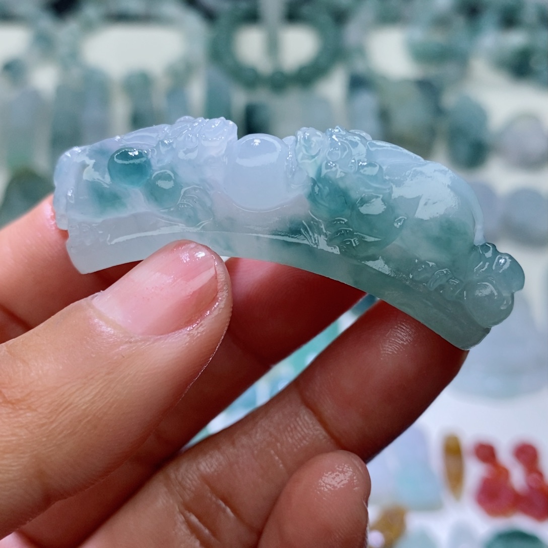 定制翡翠未镶嵌毛货手牌