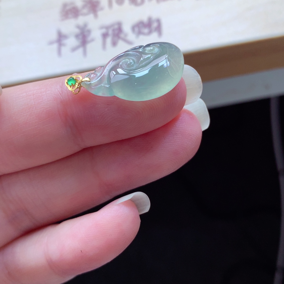 翡翠颈饰18K金镶嵌吊坠