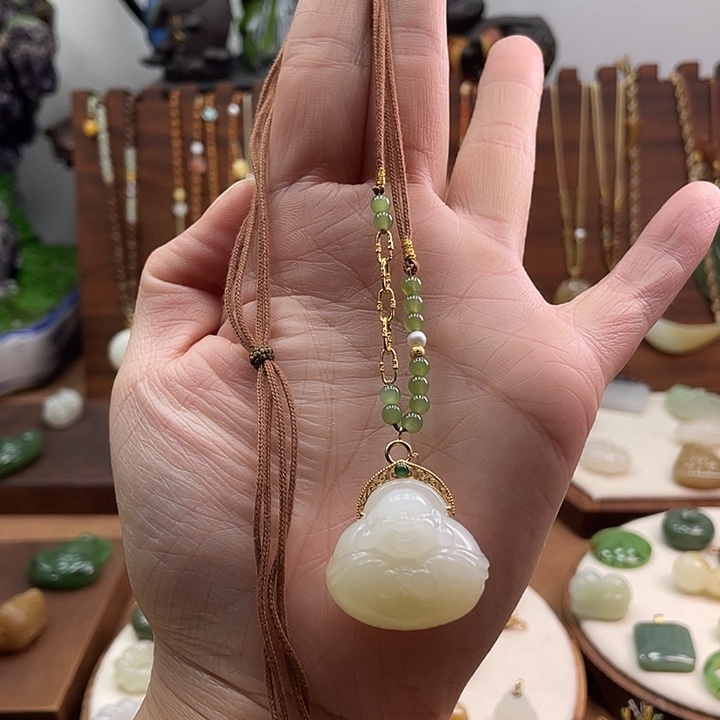 颈饰未镶嵌和田玉