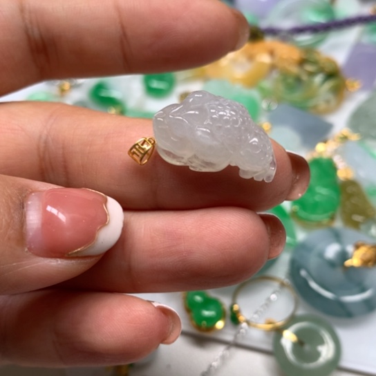 翡翠颈饰18K金镶嵌翡翠