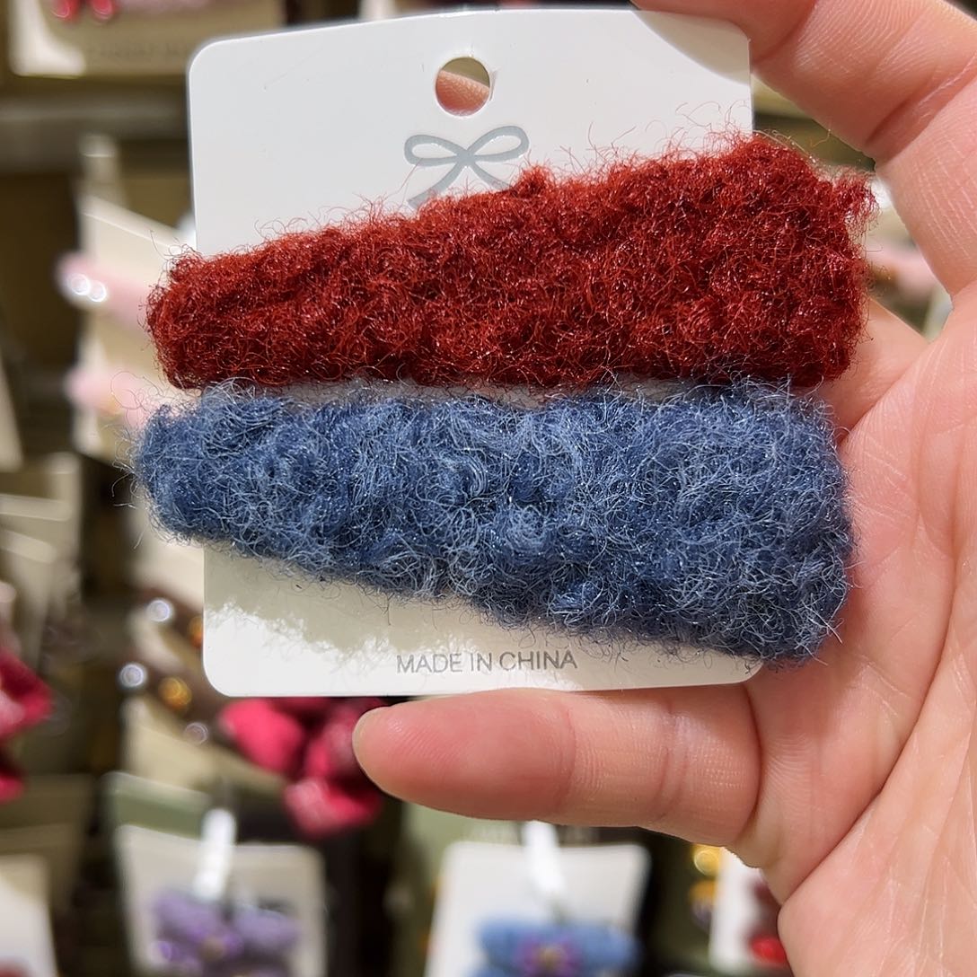 布艺非金属红色和蓝拼拜拜夹